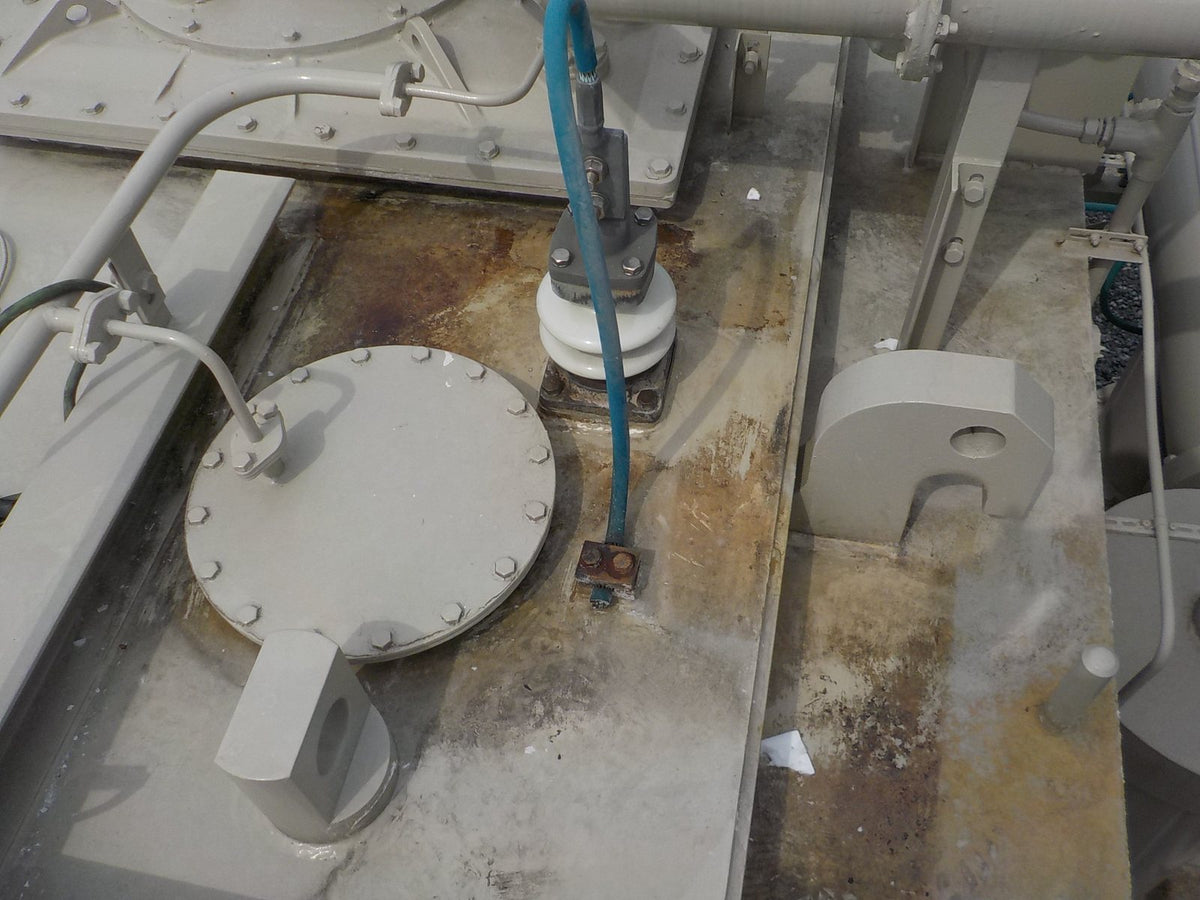 アブルの使用例：変電所変圧器上部からの油漏れ処理